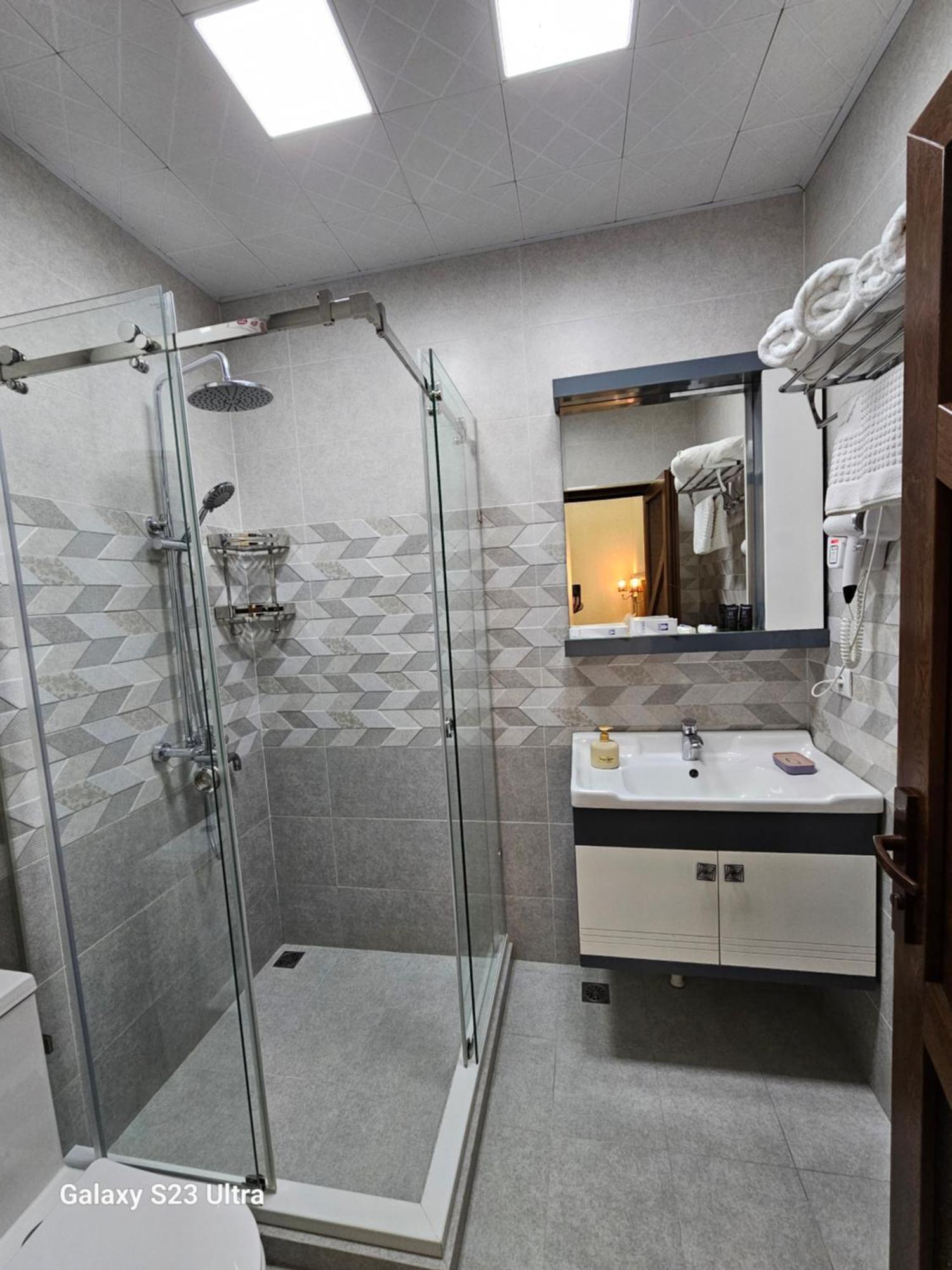 Hotel Sharq Duschanbe Exterior foto